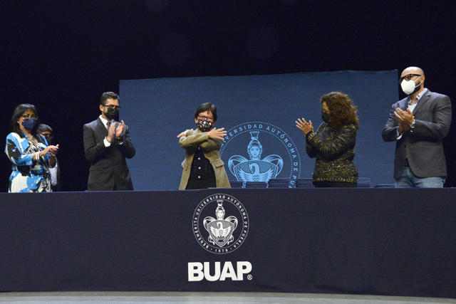 Preside Rectora María Lilia Cedillo la graduación de 268 egresados de Psicología