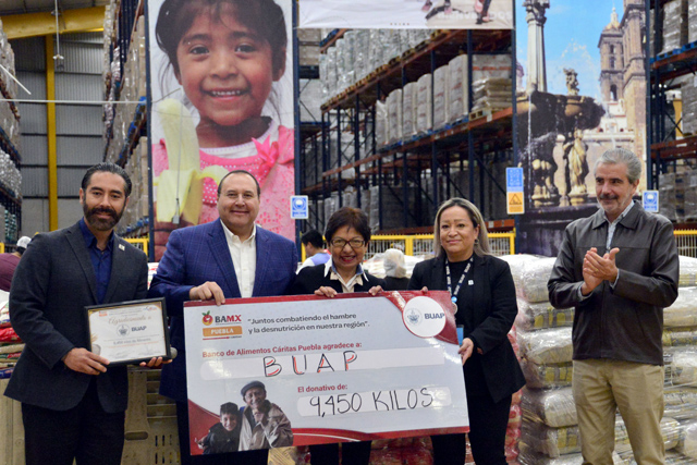 La BUAP entrega al Banco de Alimentos Cáritas Puebla lo recaudado en la campaña “Decisión es Compartir BUAP 2023”