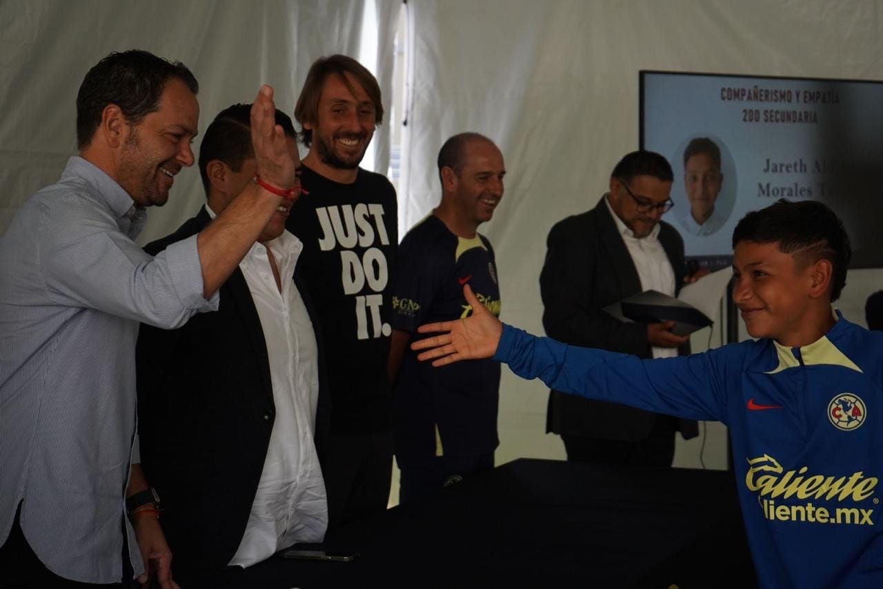 Cumplirá delantero poblano segunda gira por Europa.