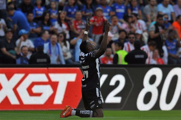 El colombiano Cambindo y el argentino Paradela le dan el triunfo a Necaxa sobre el Cruz Azul