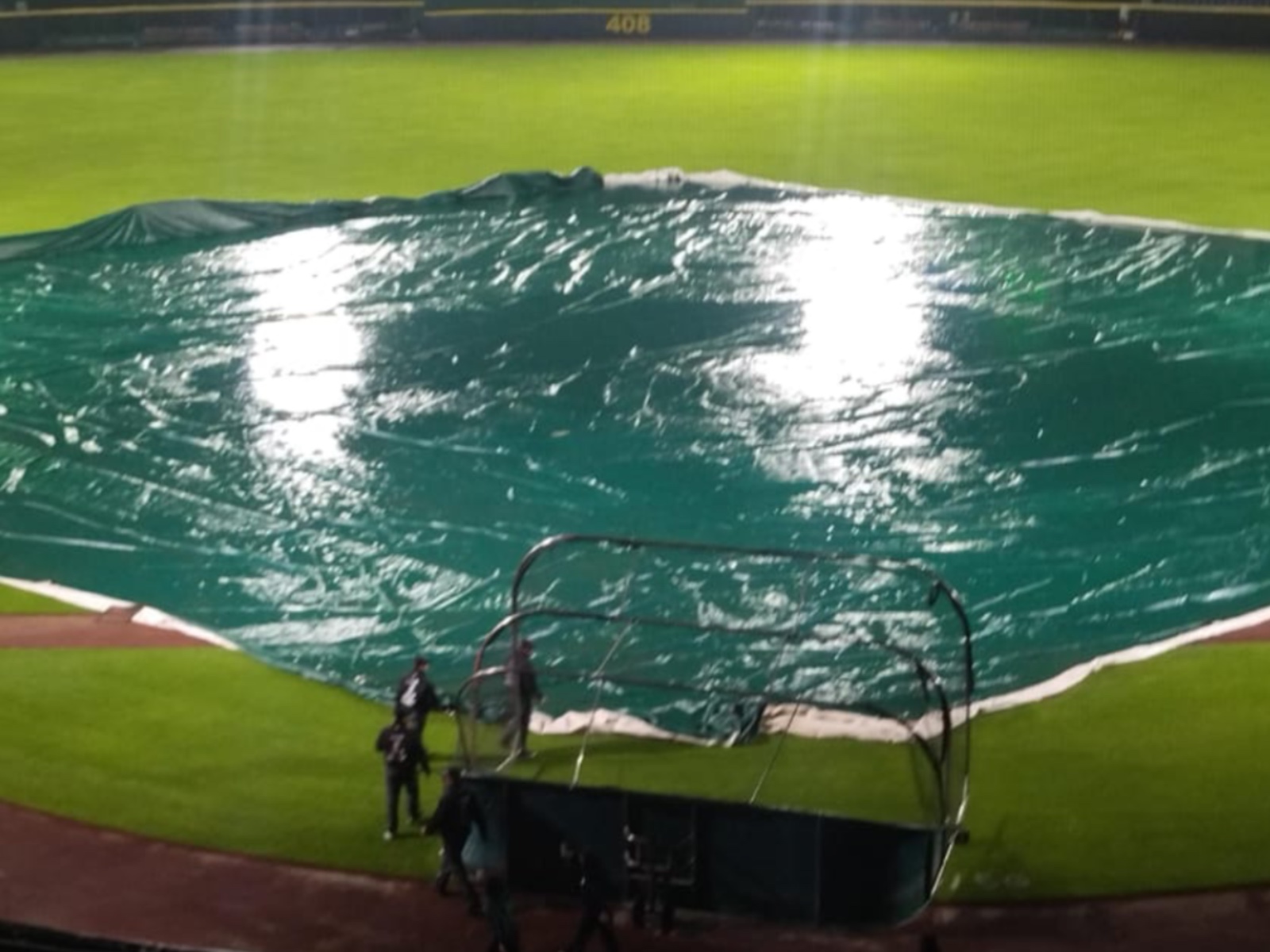 LA LLUVIA CONTINÚA ACECHANDO A LOS EMPLUMADOS