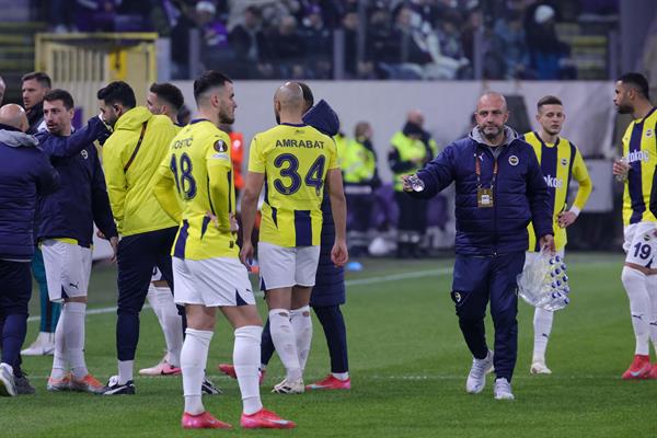 Una pelea en las gradas interrumpe el Anderlecht-Fenerbahce