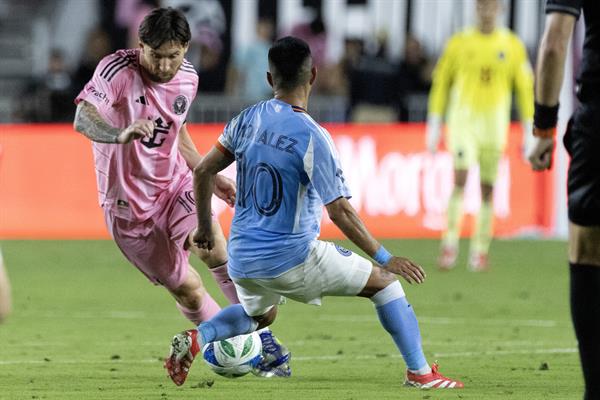 Mascherano: “Sería faltarle al respeto a Messi decirle dónde tiene que recibir”