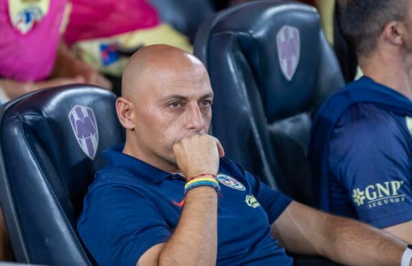 El América de Villacampa defiende liderato ante Juárez de Fernández, en duelo de españoles