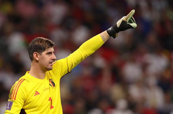 Courtois vuelve a una convocatoria en Bélgica en medio de polémica sobre su retorno