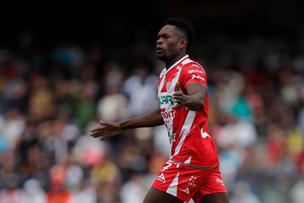 Los colombianos Rojas y Cambindo le dan triunfo al Necaxa sobre el León de James Rodríguez