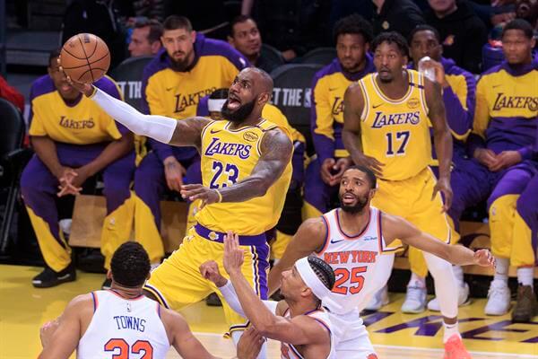 LeBron James se sitúa como el tercer jugador con más victorias en temporada regular