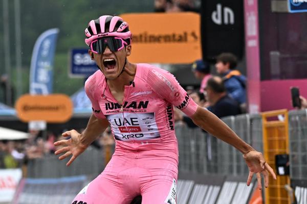 Del Toro se rebela en Bormio y refuerza la maglia rosa