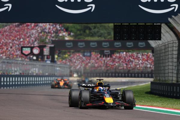 Verstappen imparte una nueva lección magistral en Imola