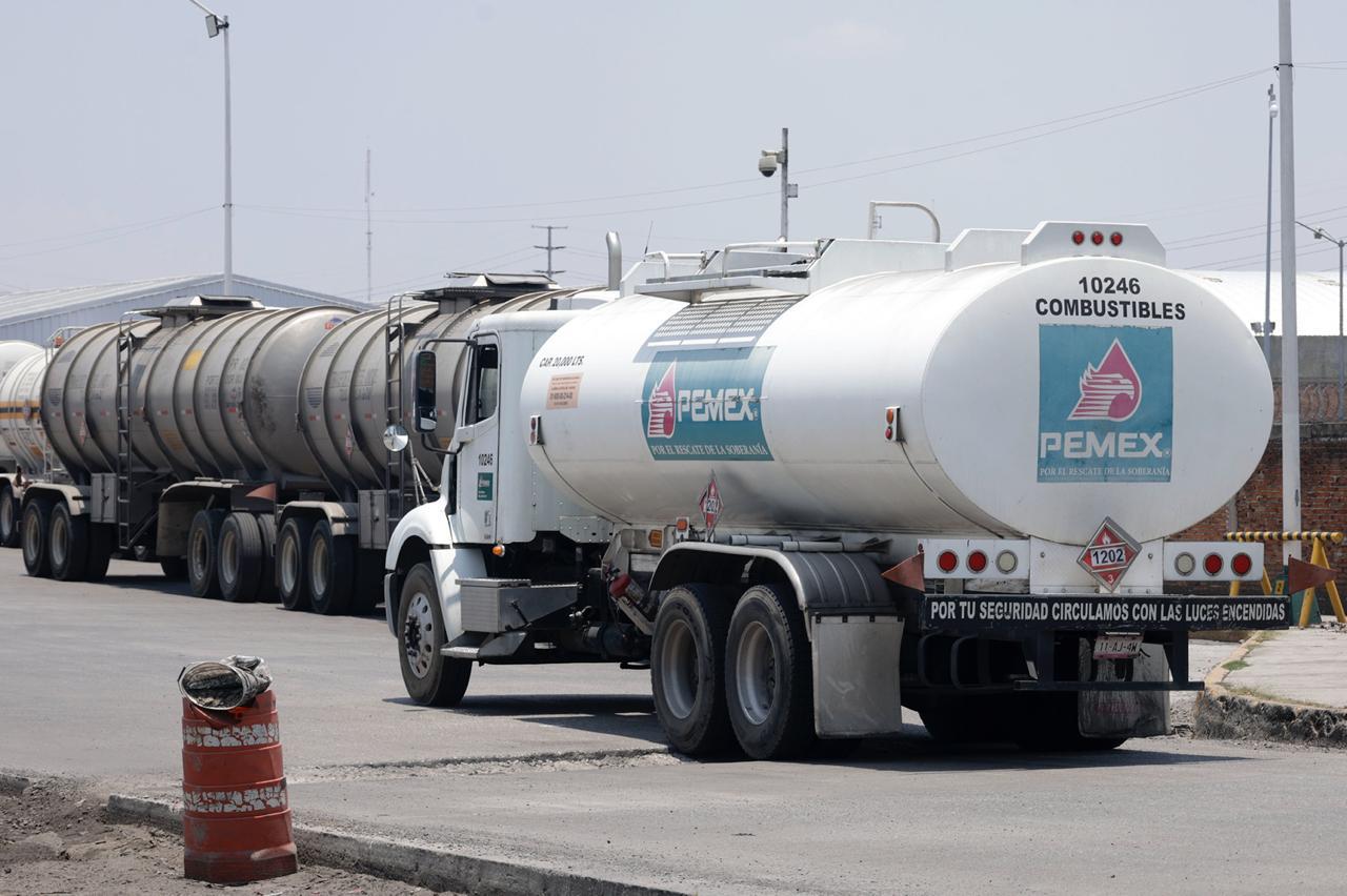 Paran pipas y causan escasez de gasolinas en Puebla