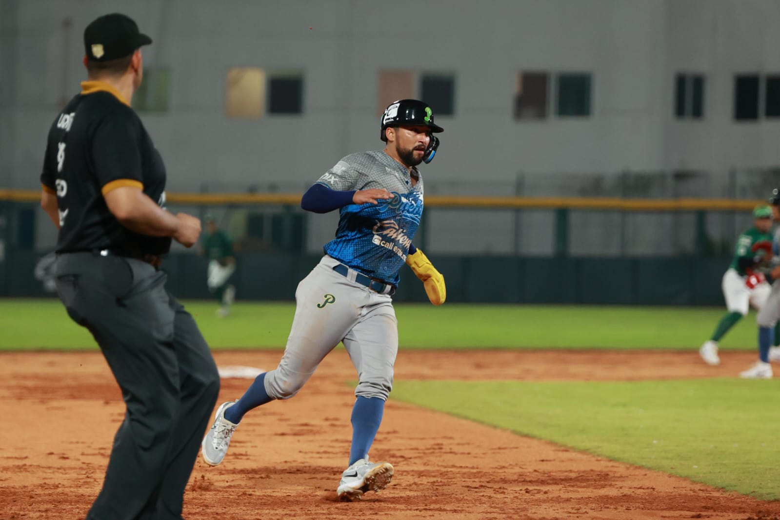 Relevo impecable de Jiménez da serie a Pericos