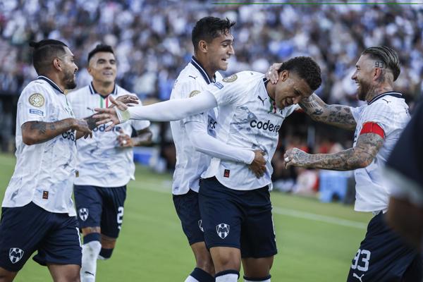 Monterrey abraza el sueño de los octavos tras golear al Urawa