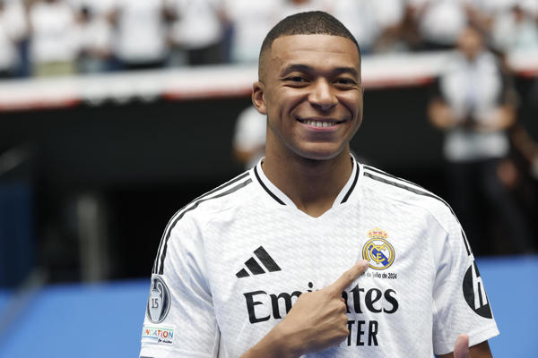 Mbappé vuelve a entrenarse con el grupo en la víspera del partido contra el Salzburgo