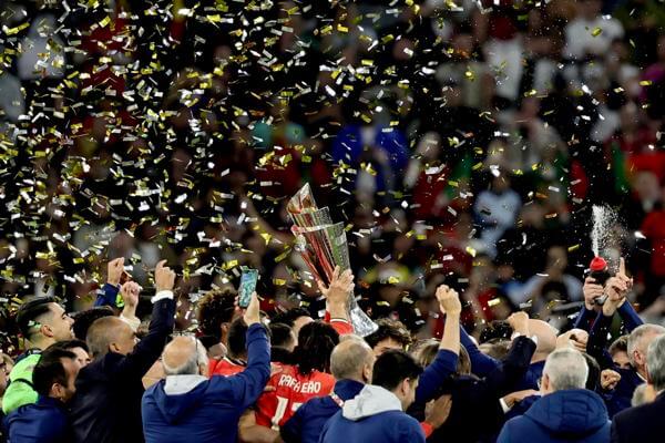 Un aficionado muere tras caer de una tribuna a otra en la final de la Liga de Naciones