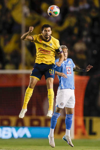 El delantero Henry Martín se incorpora a la concentración de México