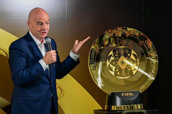 Infantino dice no estar preocupado por bajada de precios de entradas al Mundial de Clubes
