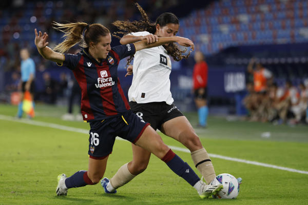 La colombiana Liced Serna firma con las Pumas UNAM del fútbol femenino de México