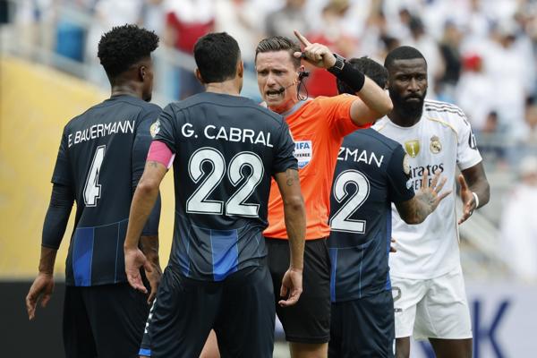 La FIFA anuncia que abre medidas contra Gustavo Cabral tras caso de racismo con Rudiger