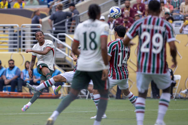 0 2. Joao Pedro Enciende Al Chelsea Y Apaga Al Fluminense