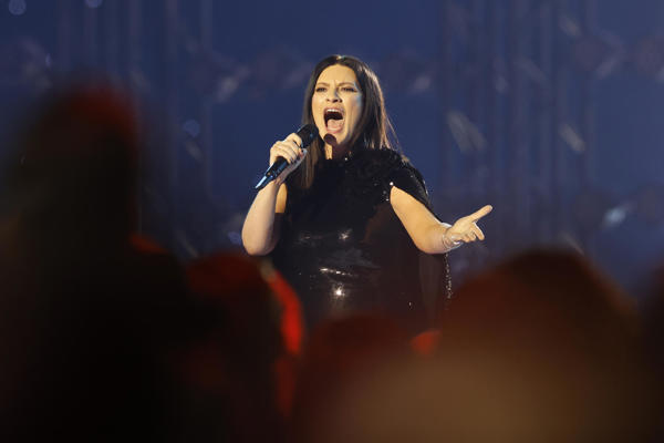Robbie Williams y Laura Pausini actuarán en la previa de la final del Mundial de Clubes