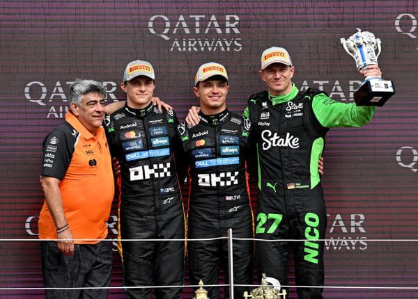 Norris gana en Inglaterra y recorta a Piastri, sancionado, en una carrera loca
