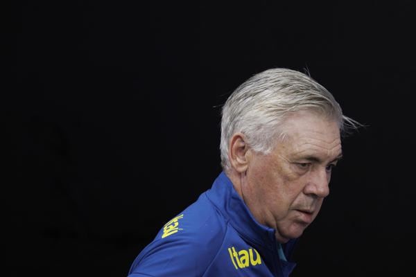 Ancelotti: “Se juega mucho y mal, FIFA y UEFA deben revisar los calendarios”
