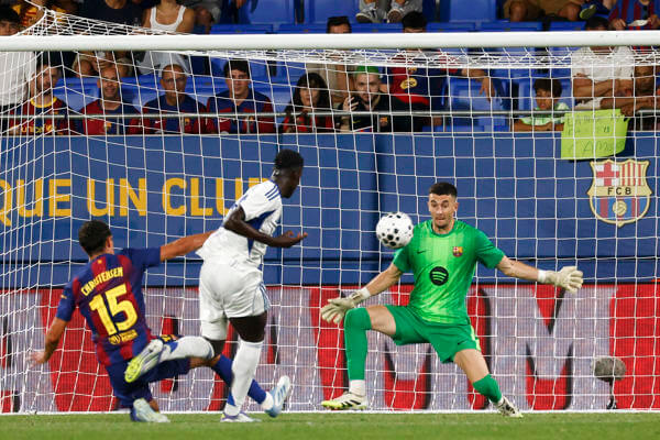 El Barça inscribirá este jueves a Joan García por lesión de larga duración de Ter Stegen