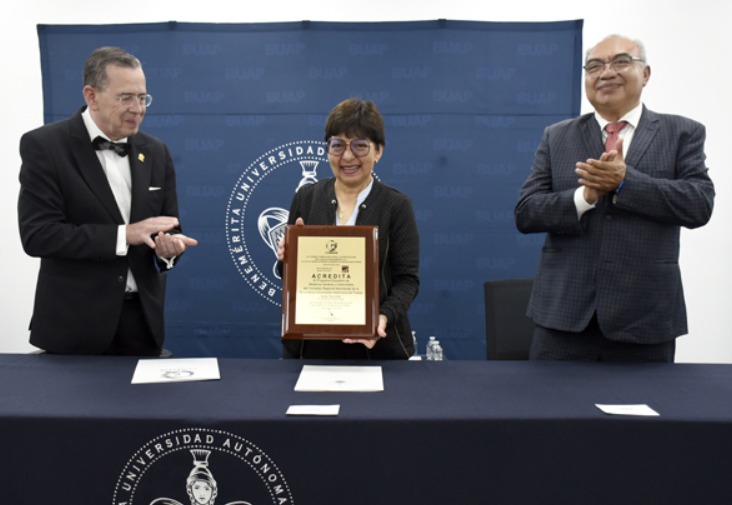Licenciatura en Medicina General y Comunitaria de la BUAP recibe acreditación internacional de COMAEM