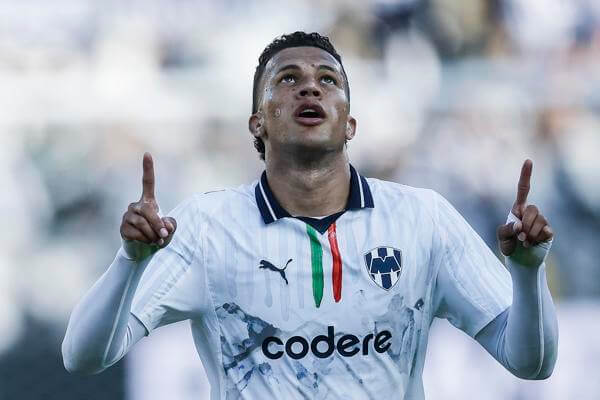 El colombiano Nelson Deossa viaja a España para concretar su fichaje por el Betis