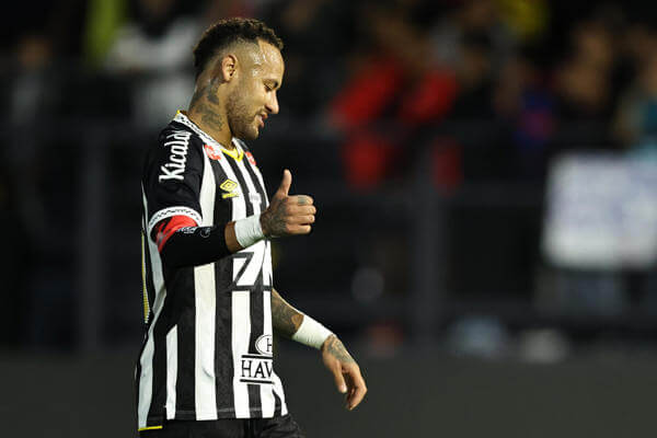 Neymar anota dos goles y brilla en partido observado por los enviados de Carlo Ancelotti