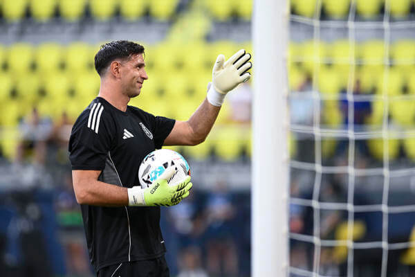 El 'dibu' Martínez Se Queda En El Aston Villa