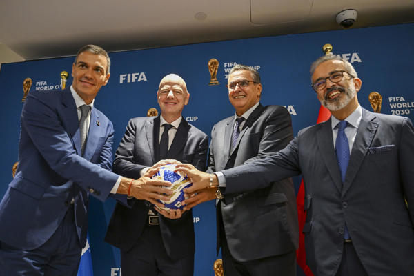 Sánchez con Infantino y mandatarios de Marruecos y Portugal para avanzar en diseño Mundial