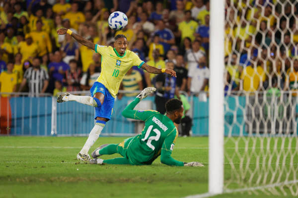 3 0. Un Brasil Fértil En Delanteros Golea A Chile Y Asume Segundo Lugar En Eliminatorias