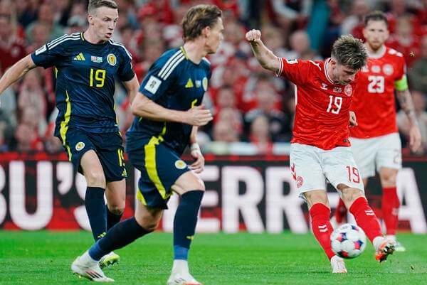 Escocia frustra a Dinamarca y se lleva un punto del Parken