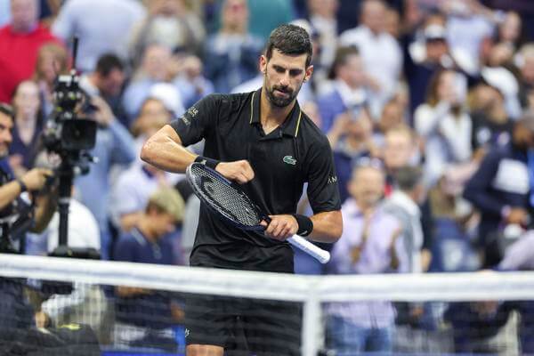 Djokovic desespera a Fritz y será el rival de Alcaraz en semifinales