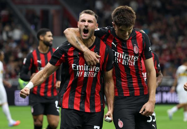Giménez se libera y mete al Milan en octavos de Copa Italia
