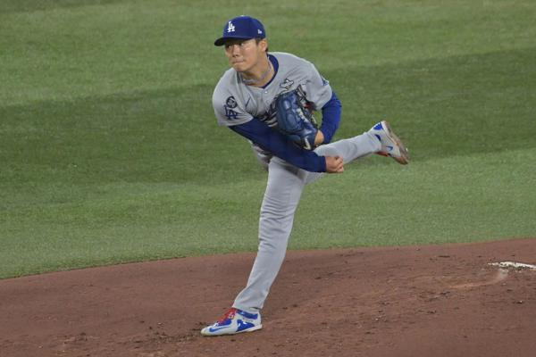 Yamamoto lanza el juego completo y los Dodgers igualan la Serie Mundial ante los Azulejos