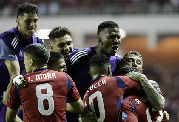 Costa Rica vuelve a la pelea por un cupo en el Mundial