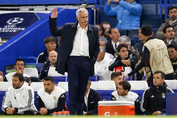 Mourinho Regresa A Oporto, Donde Comenzó Su Leyenda
