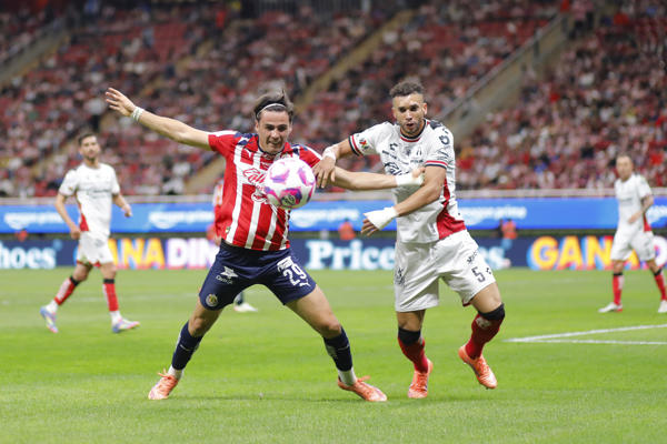Las Chivas Del Argentino Milito Golean Al Atlas Y Se Llevan El Derbi Tapatío De México