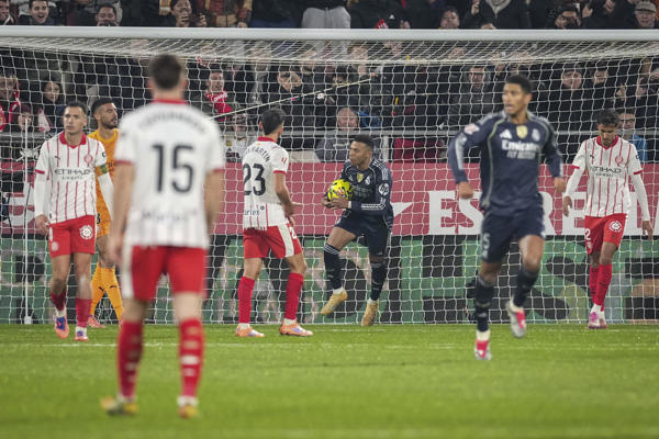 1 1. El Real Madrid Enlaza En Girona El Tercer Empate Liguero Y Cede El Liderato Al Barça