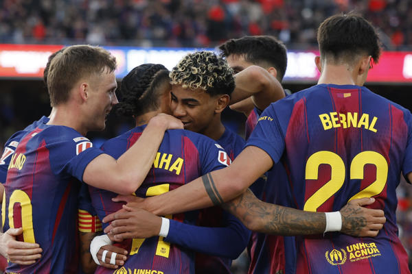 Raphinha regresa al once y regala el liderato al Barça