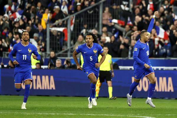 Mbappé, Camavinga y Koundé en una lista de Francia con Kanté