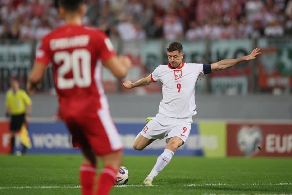 Polonia sufre en Malta, pero pasa a la repesca con victoria
