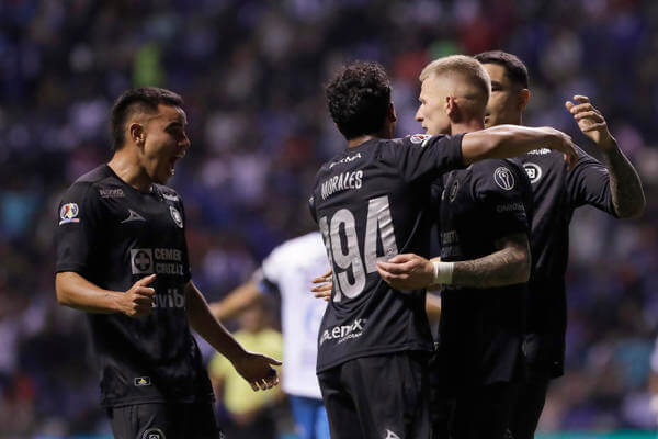 El Cruz Azul defiende su liderato del Apertura ante los Pumas de Keylor Navas