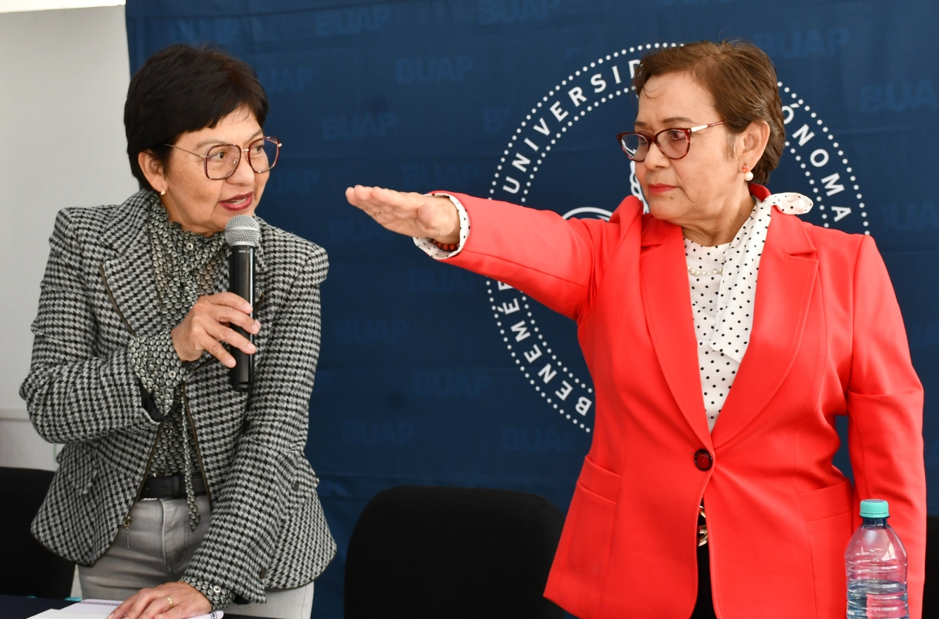 Toma protesta la Rectora Lilia Cedillo a Irma García
