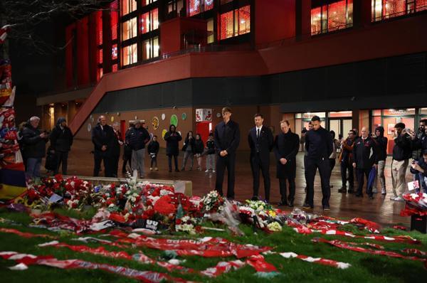El Real Madrid Homenajea A Diogo Jota Con Una Ofrenda Floral En Anfield