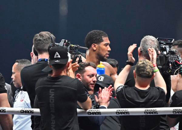 Dan el alta a Anthony Joshua tras el accidente de tráfico en Nigeria que dejó dos muertos