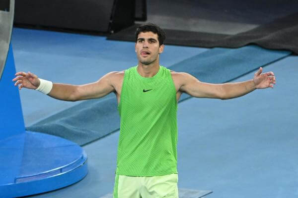 Alcaraz entrena por última vez en Australia horas antes de su encuentro con Djokovic