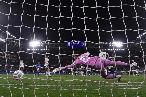 Bosnia-Italia, Suecia-Polonia, Kosovo-Turquía y República Checa-Dinamarca, las finales
